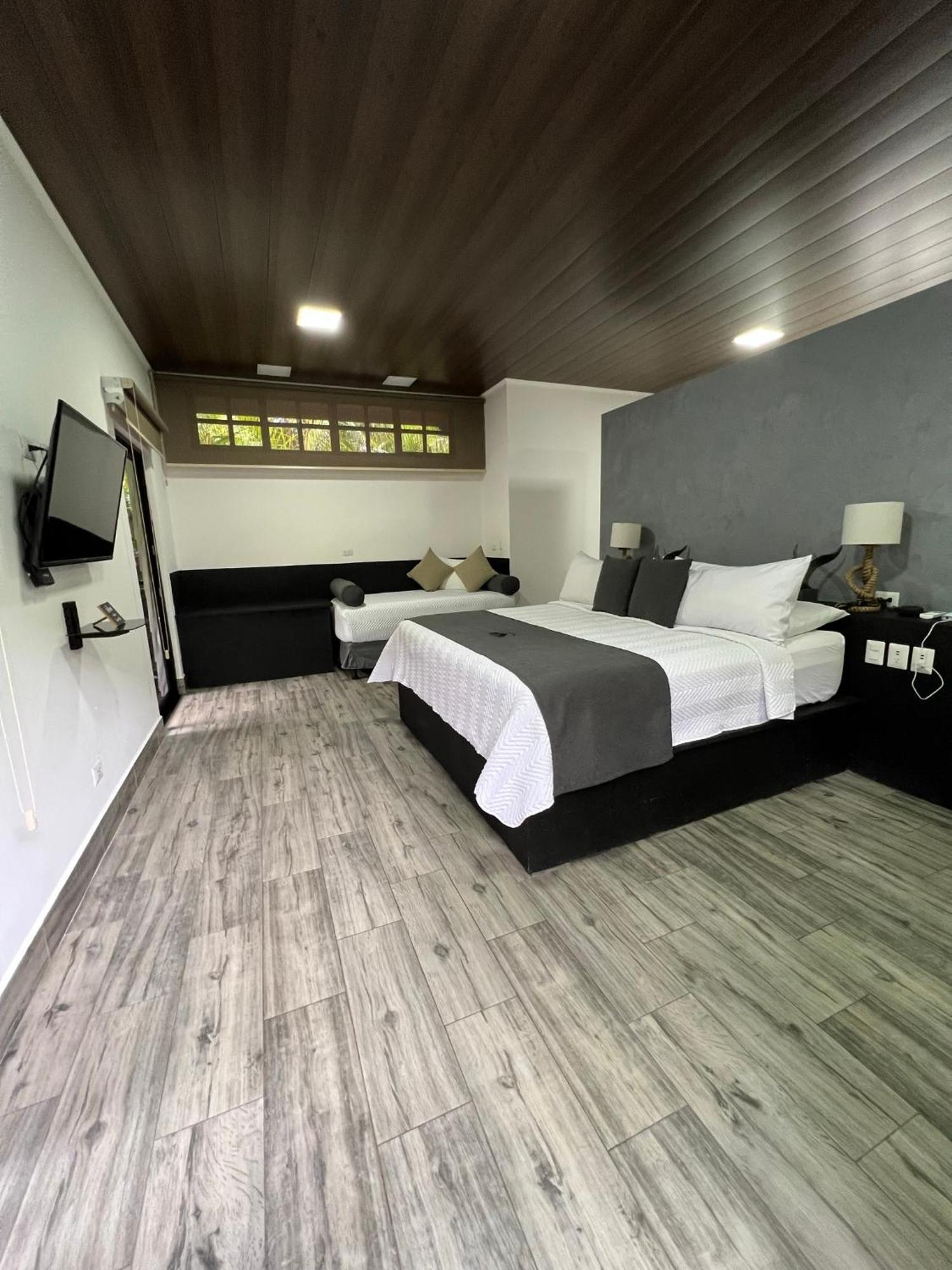 Hotel Boutique Casa Del Rio La Fortuna Екстериор снимка